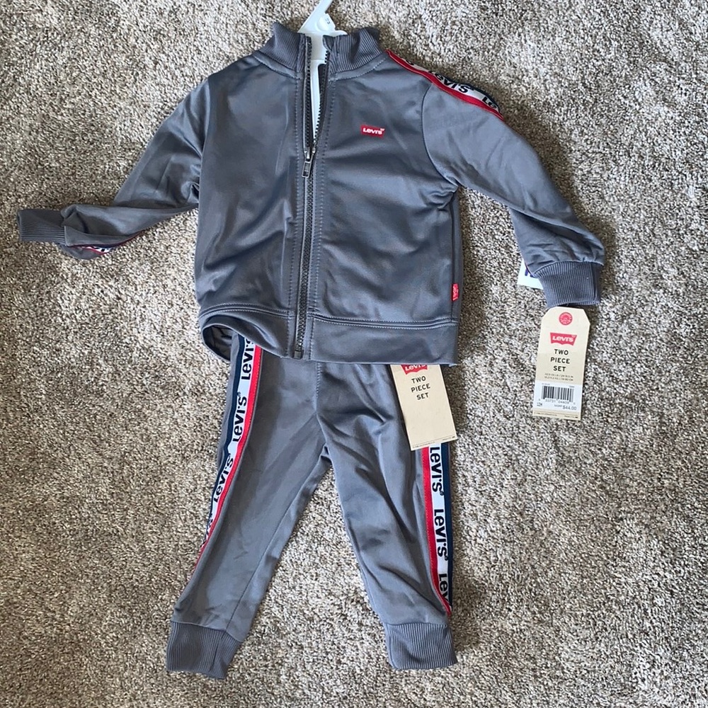 NWT two piece Levi’s set
